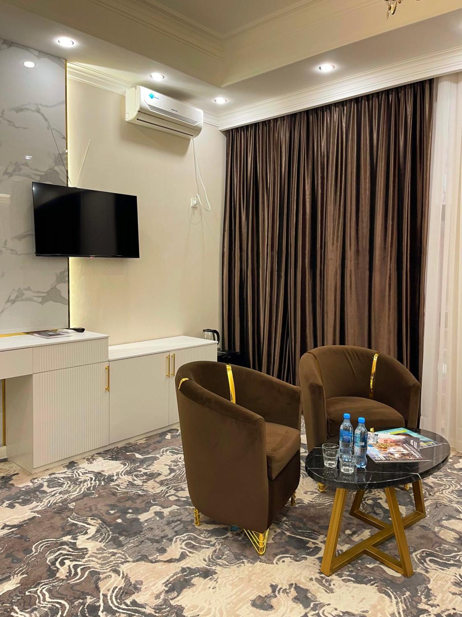 Jasmine Otel Taraz Dış mekan fotoğraf