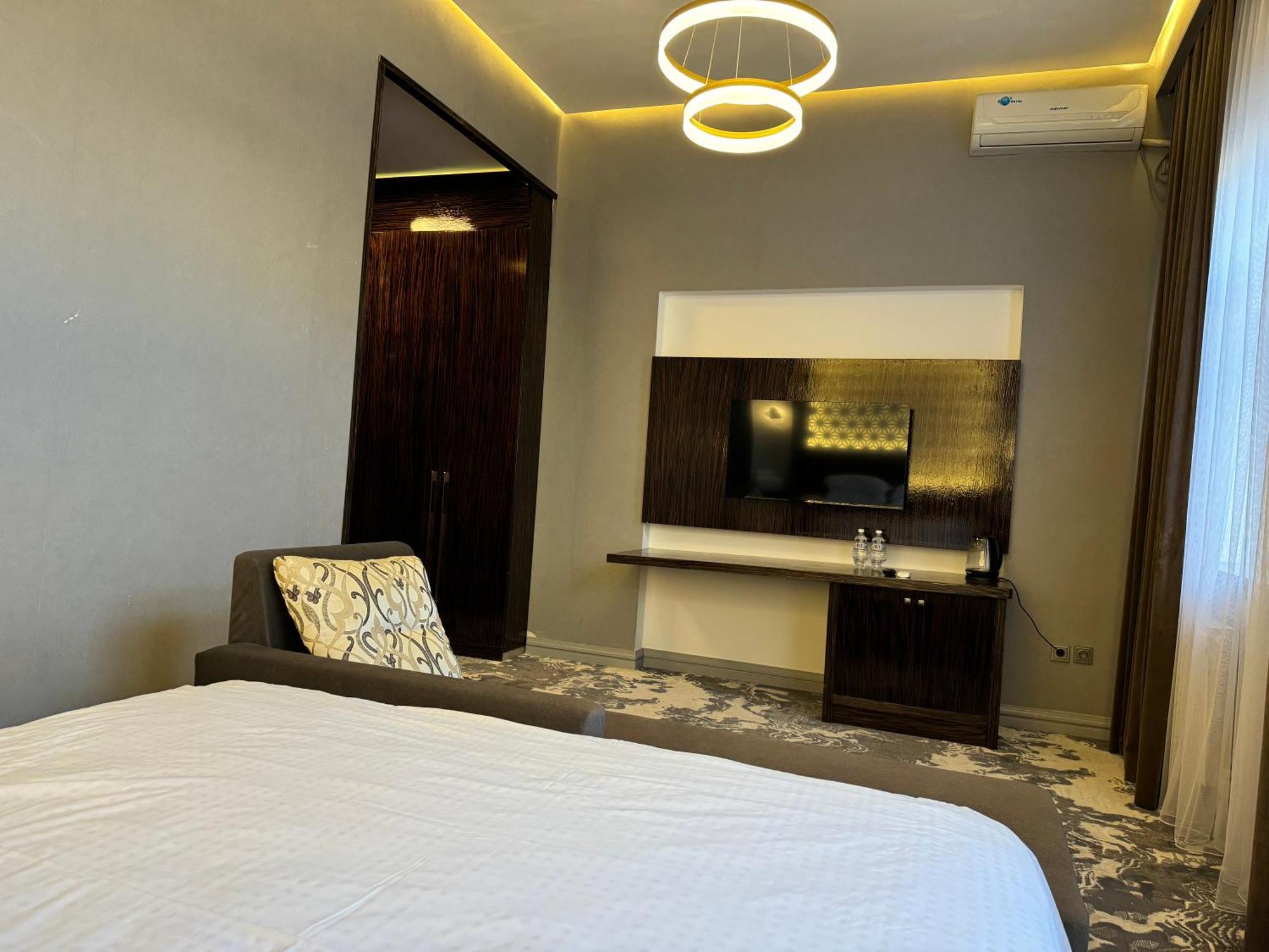 Jasmine Otel Taraz Dış mekan fotoğraf